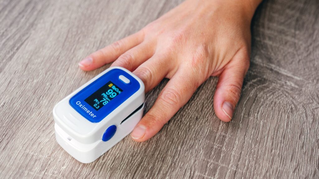 Descubra a importância do oxímetro de dedo para monitorar sua saúde respiratória e garantir medições precisas e seguras.Descubra a importância do oxímetro de dedo para monitorar sua saúde respiratória e garantir medições precisas e seguras.